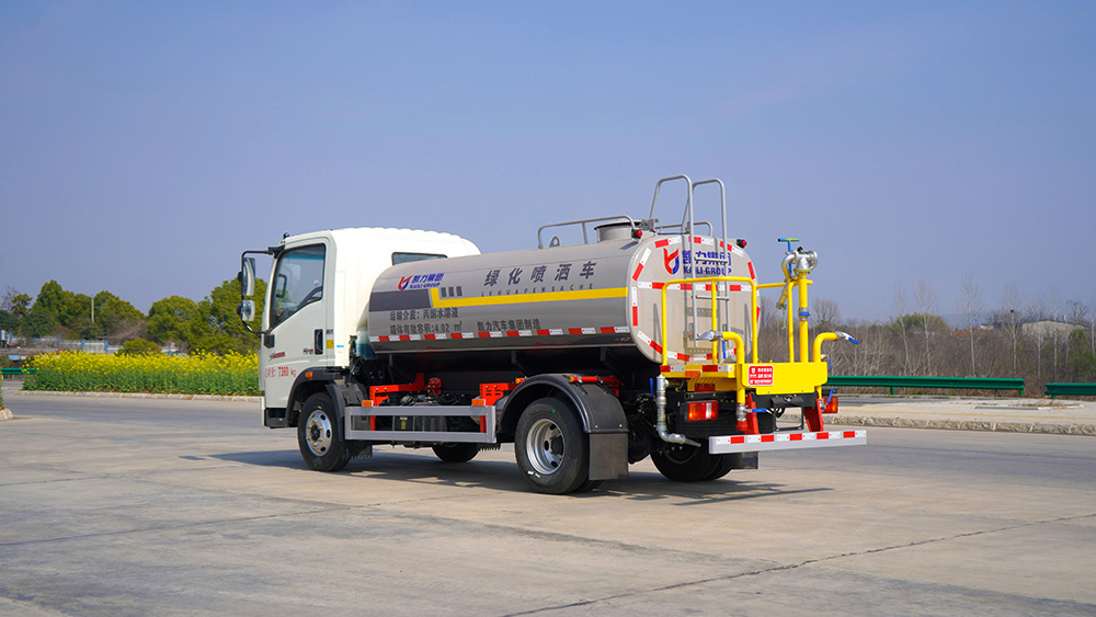 5方重汽豪沃洒水车