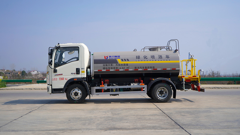 5方重汽豪沃洒水车