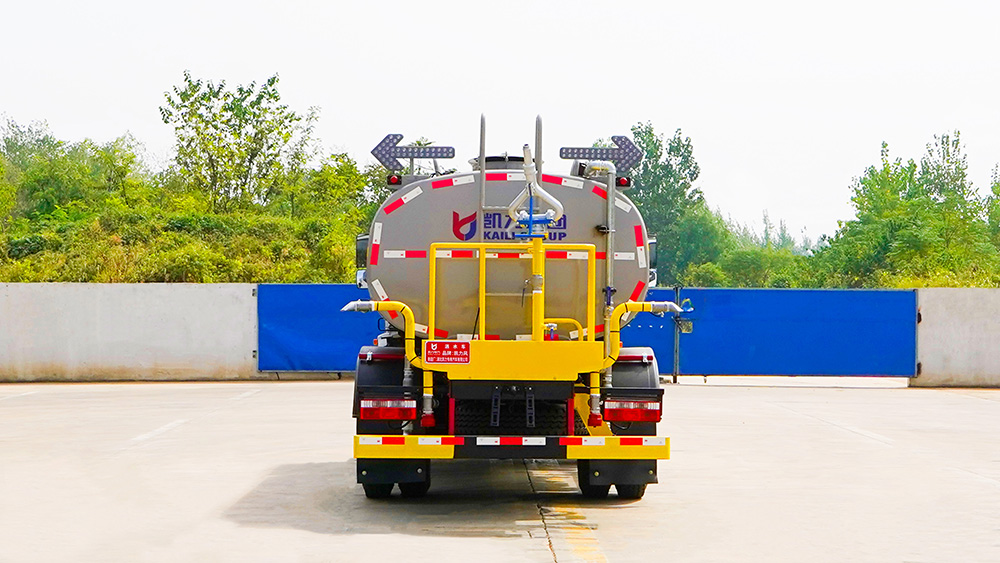 东风大福瑞卡新款洒水车（带电子炮）