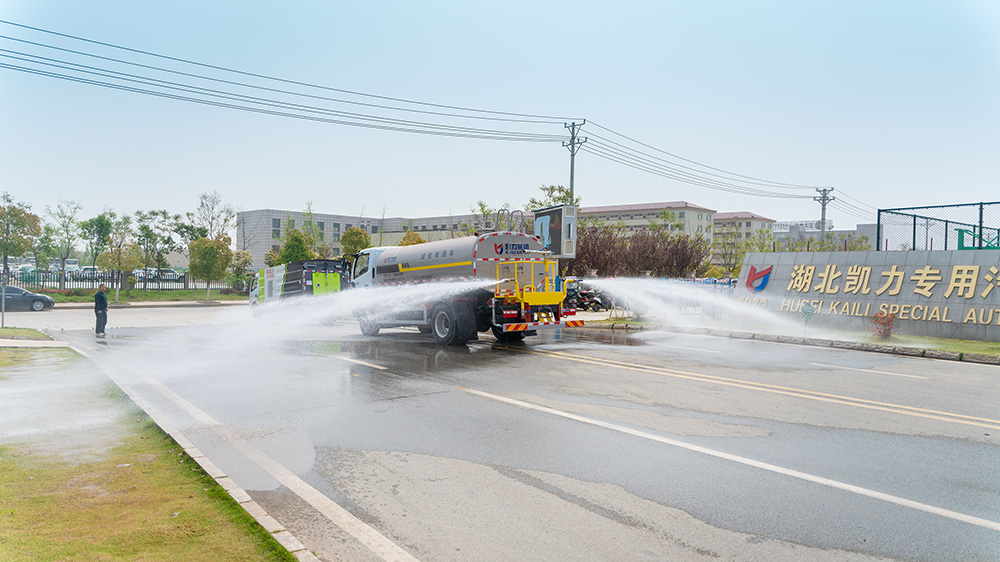 11.3方东风大福瑞卡洒水车