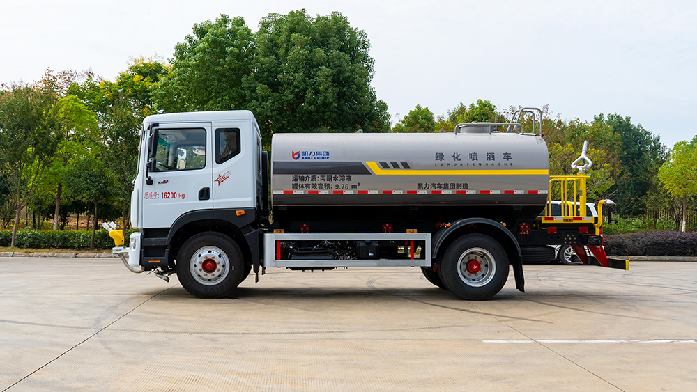 东风D9洒水车（3950）带电子炮
