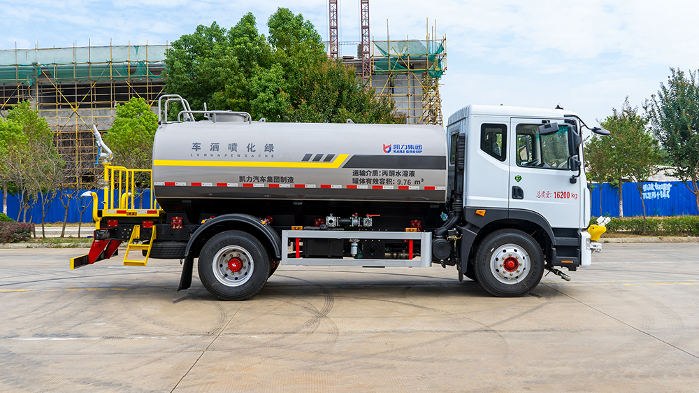 东风D9洒水车（3950）带电子炮