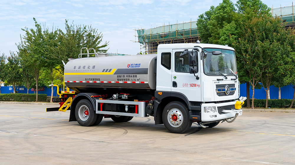 东风D9洒水车（3950）带电子炮