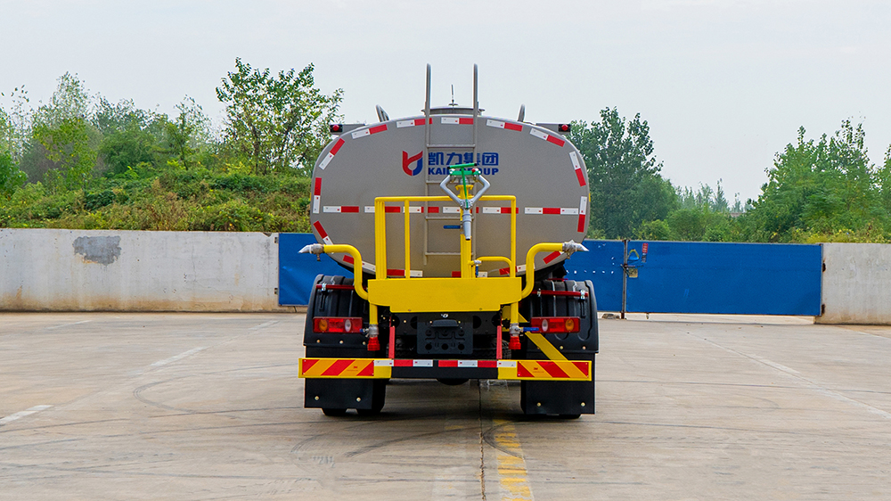 12方华神DV3 洒水车（3950）