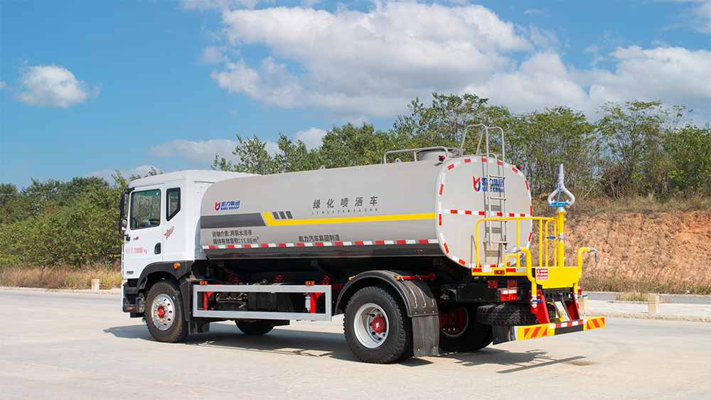 15.1方东方D9洒水车（4500）
