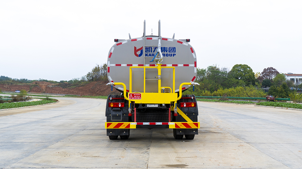 15方柳汽（4500）洒水车