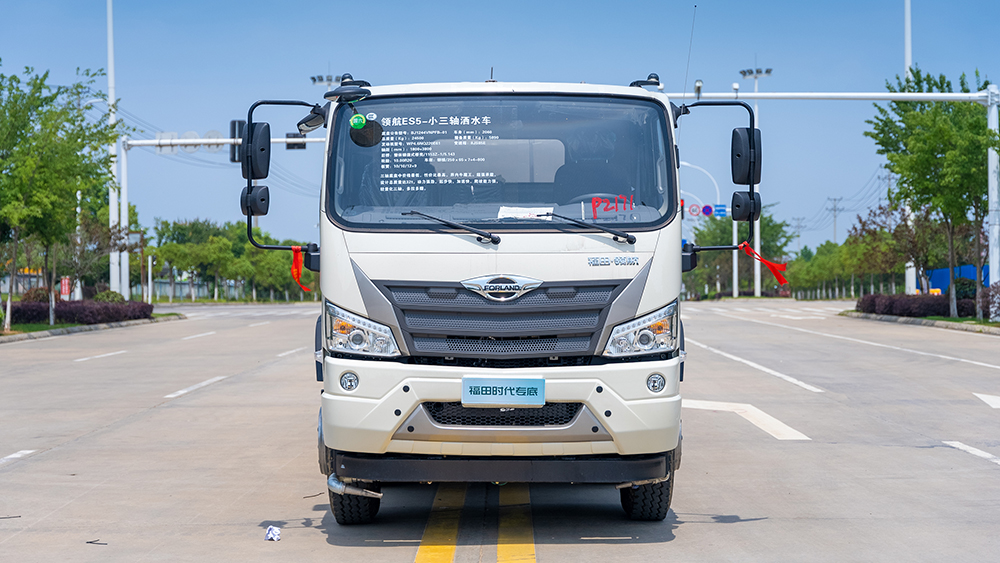 20方福田小三轴洒水车