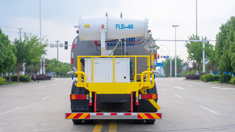 22方华神T5后双桥喷雾车
