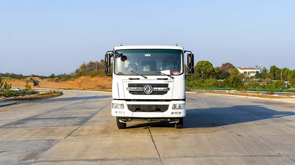 15.9方东风D9（4500）喷雾车