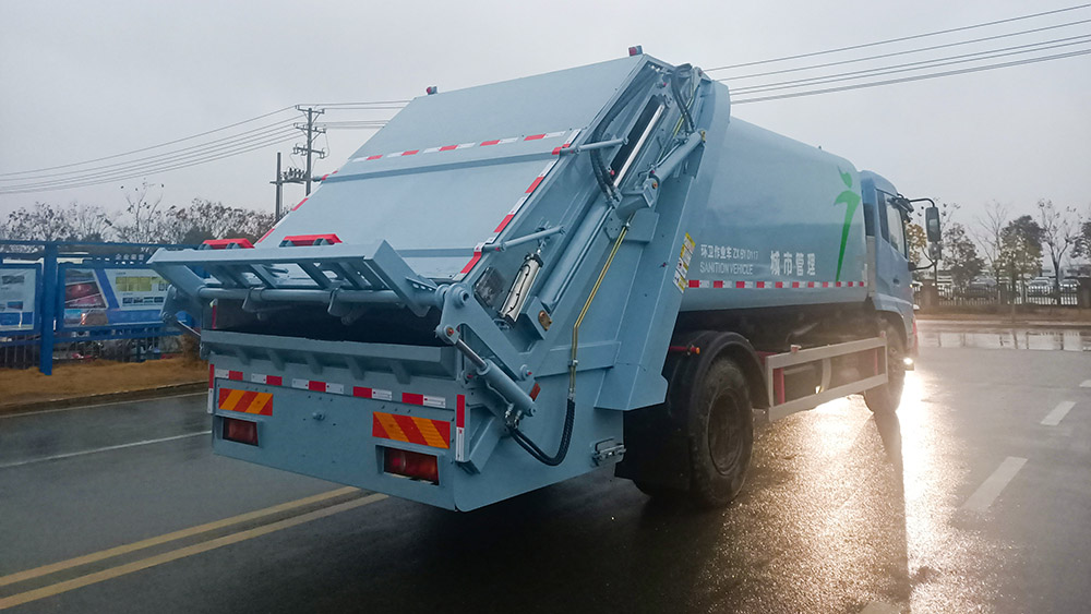 19方东风天锦特殊涂装压缩垃圾车