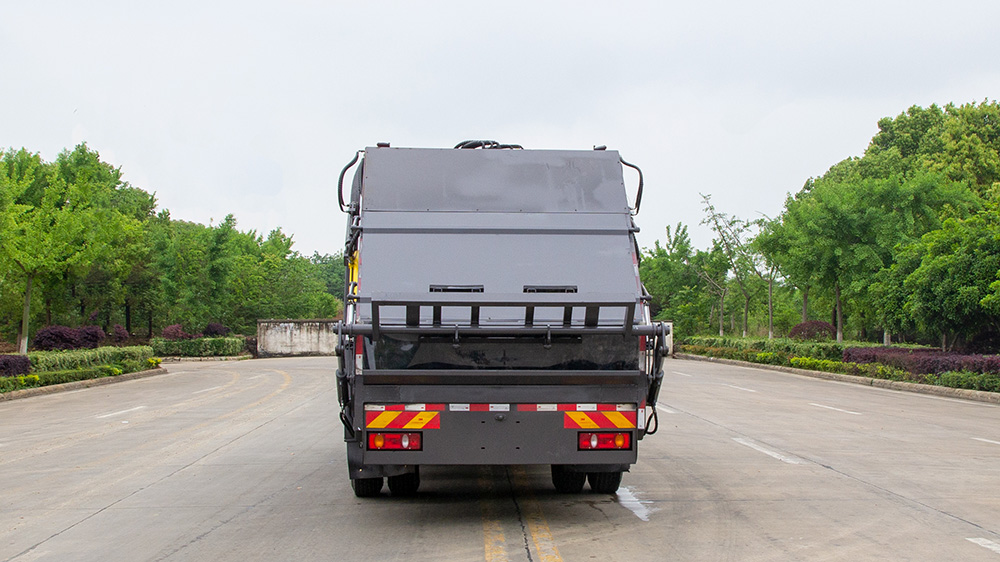 13方东风天锦新款压缩垃圾车（翻转板带密封盖）