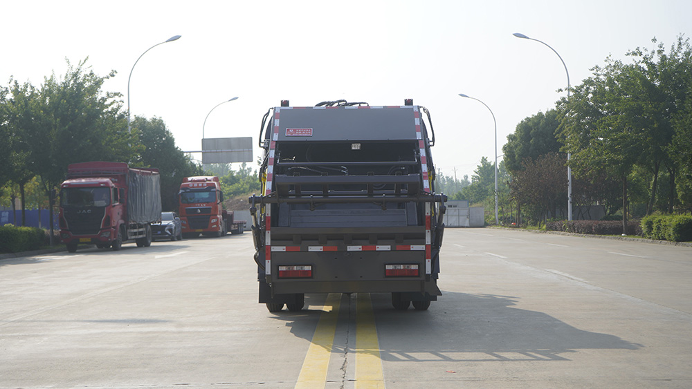 7方重汽王牌压缩垃圾车