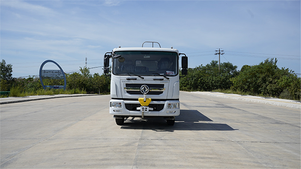3950轴距东风D9-11.5方-消防洒水车