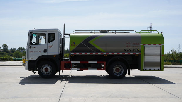3950轴距东风D9-11.5方-消防洒水车